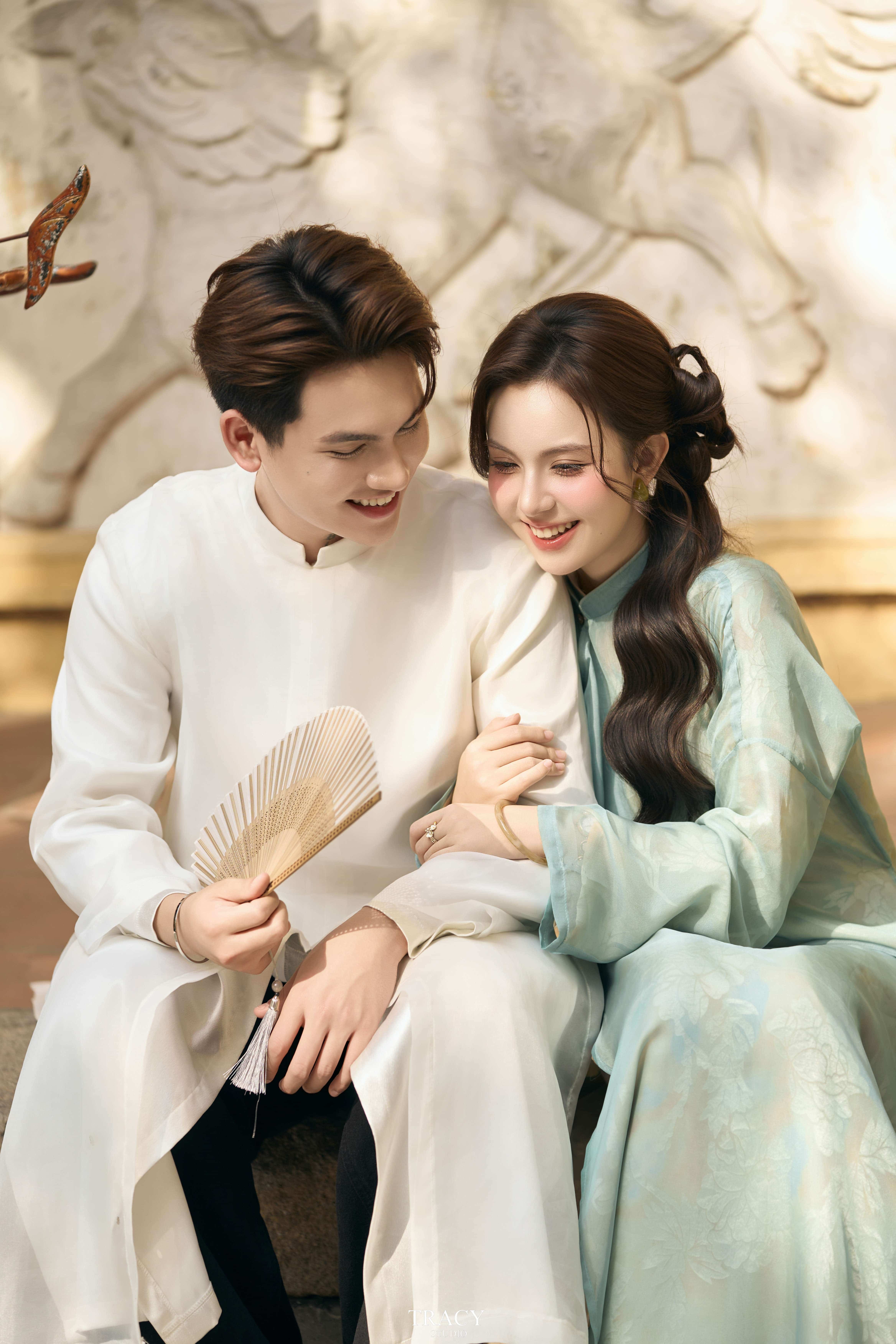 frontend/img/gallery/anh-tet-yem-ao-dai/tracy-studio-chup-concept-ao-dai-couple (10).jpg
